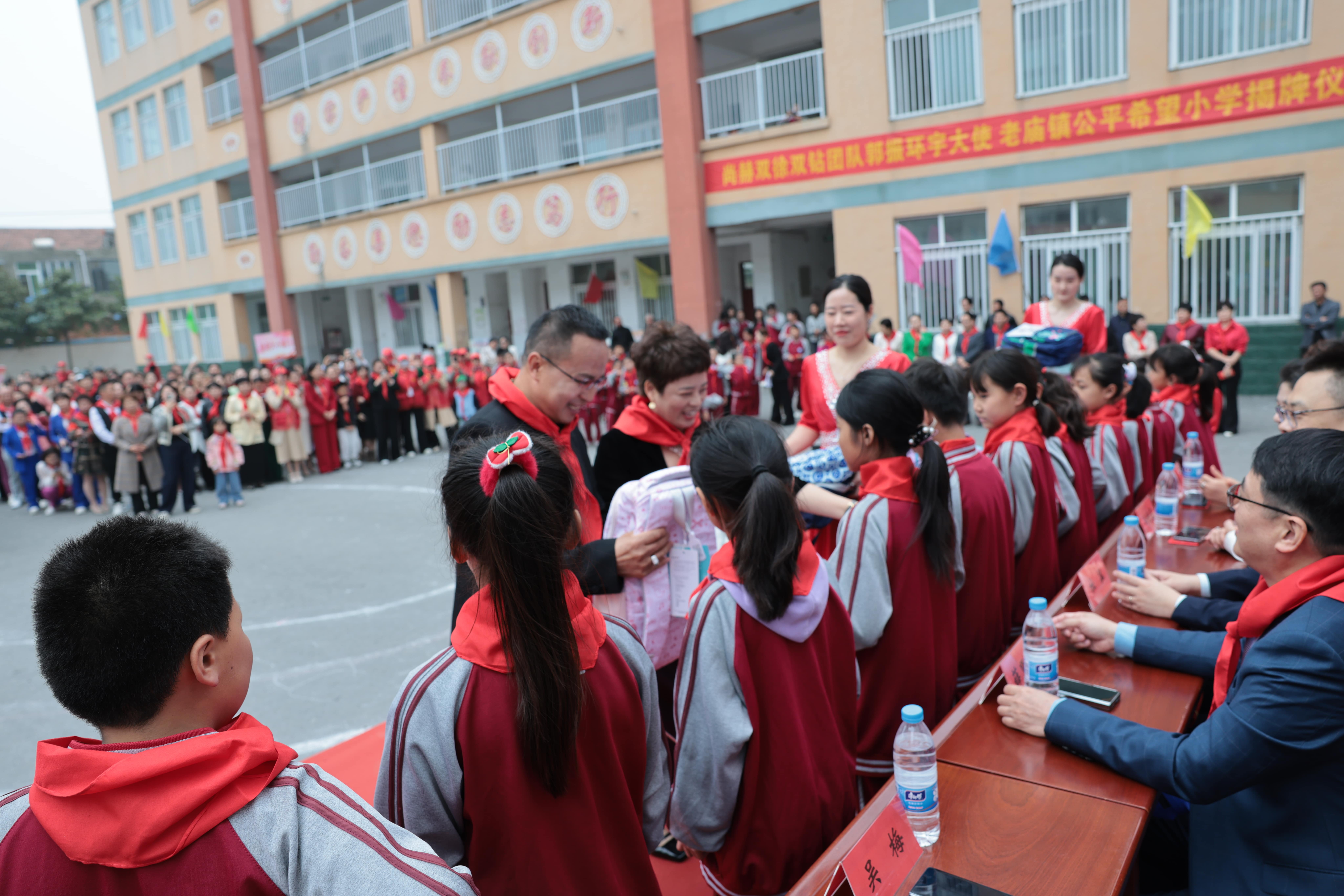 在爱意的“双向奔赴”中丨第249所九游在线-九游在线（中国）
公益学校揭牌