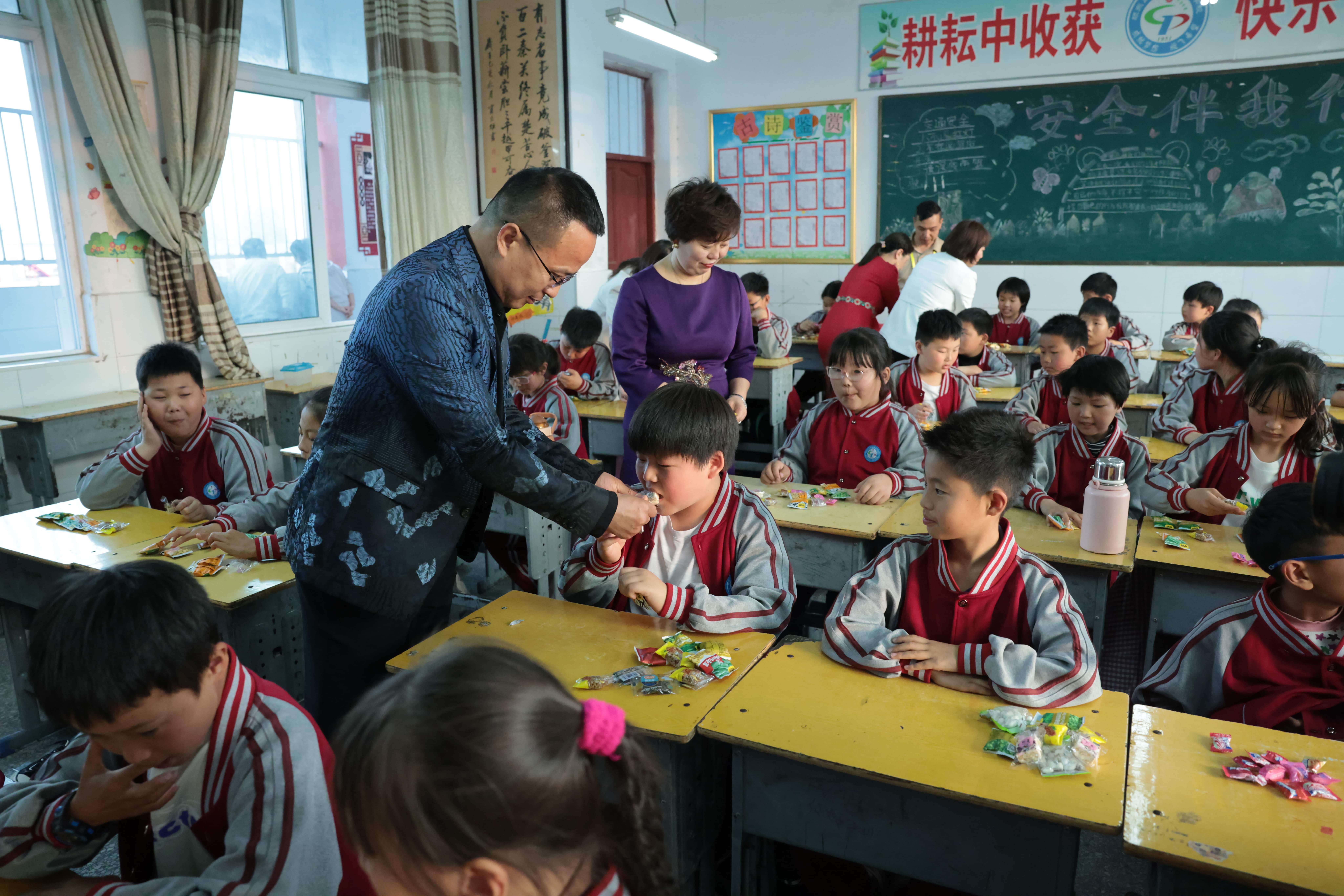 在爱意的“双向奔赴”中丨第249所九游在线-九游在线（中国）
公益学校揭牌