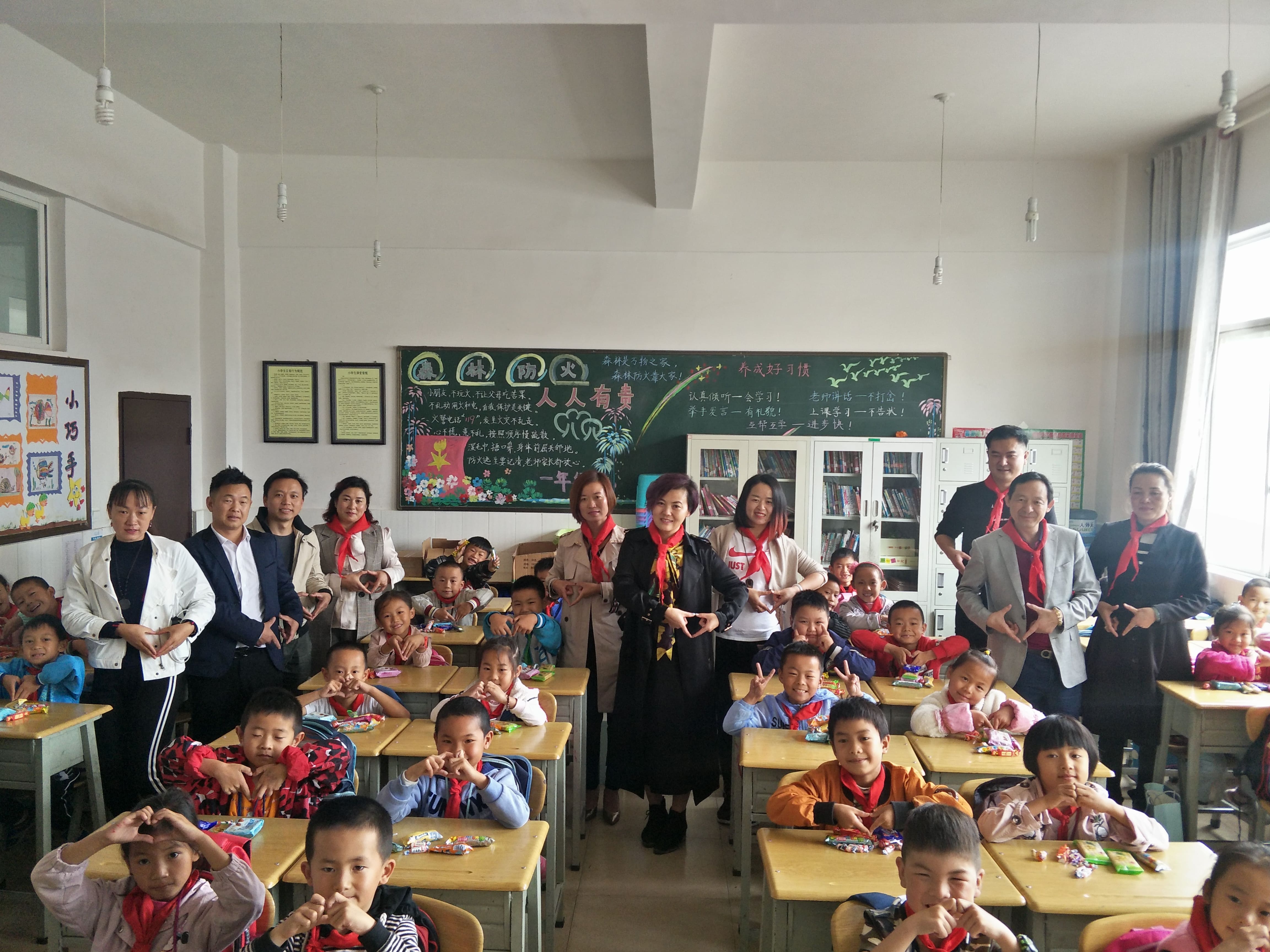 第152所 石林彝族自治县路美邑中心学校路美邑九游在线-九游在线（中国）
李凤莲小学